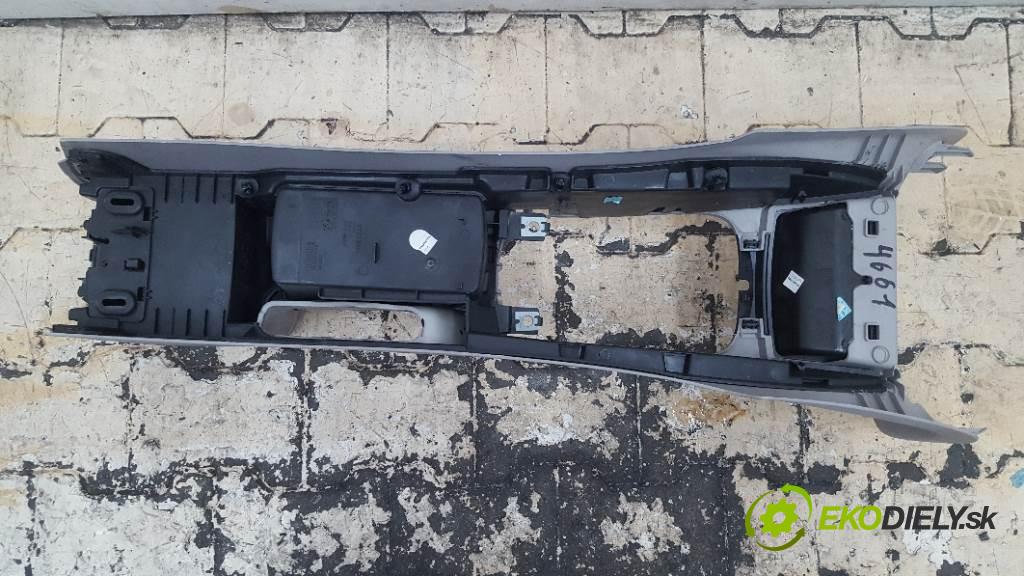 VOLVO V 50  2005 100kW    1997 Lakťová opierka + Tunel 30755349