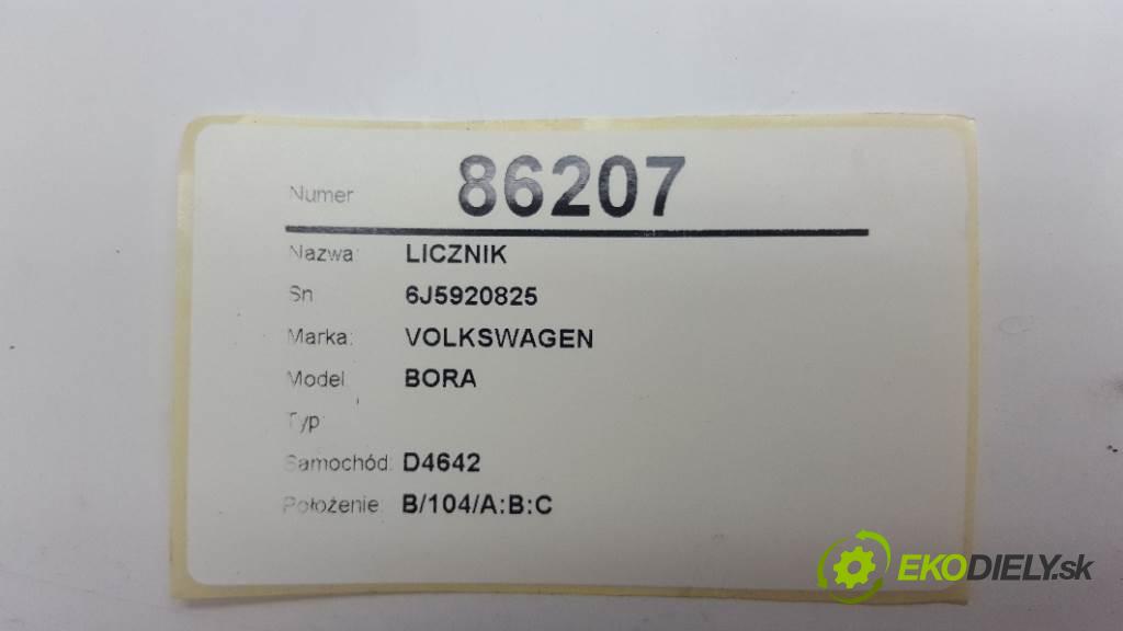 VOLKSWAGEN BORA  2001 77kW    1598 Prístrojovka 6J5920825 (Prístrojové dosky, displeje)