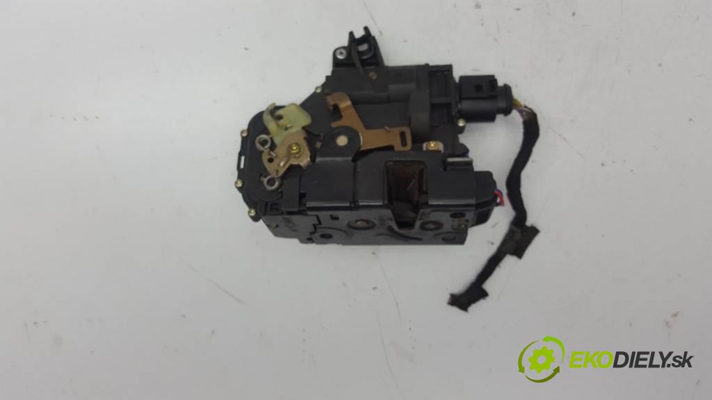 VOLKSWAGEN BORA  2001 77kW   1598 zámok přední část levý 8PIN 3B1837015