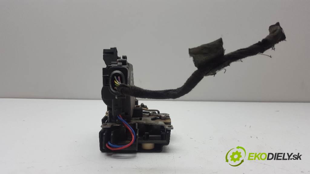 VOLKSWAGEN BORA  2001 77kW   1598 zámok přední část levý 8PIN 3B1837015