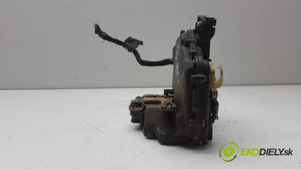 VOLKSWAGEN BORA  2001 77kW   1598 zámok přední část levý 8PIN 3B1837015