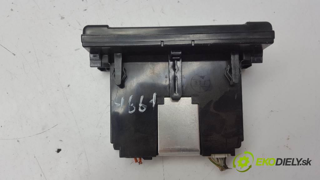 VOLVO V 50  2005 100kW    1997 RADIO 30752578 / 30679647 (Audio zariadenia)
