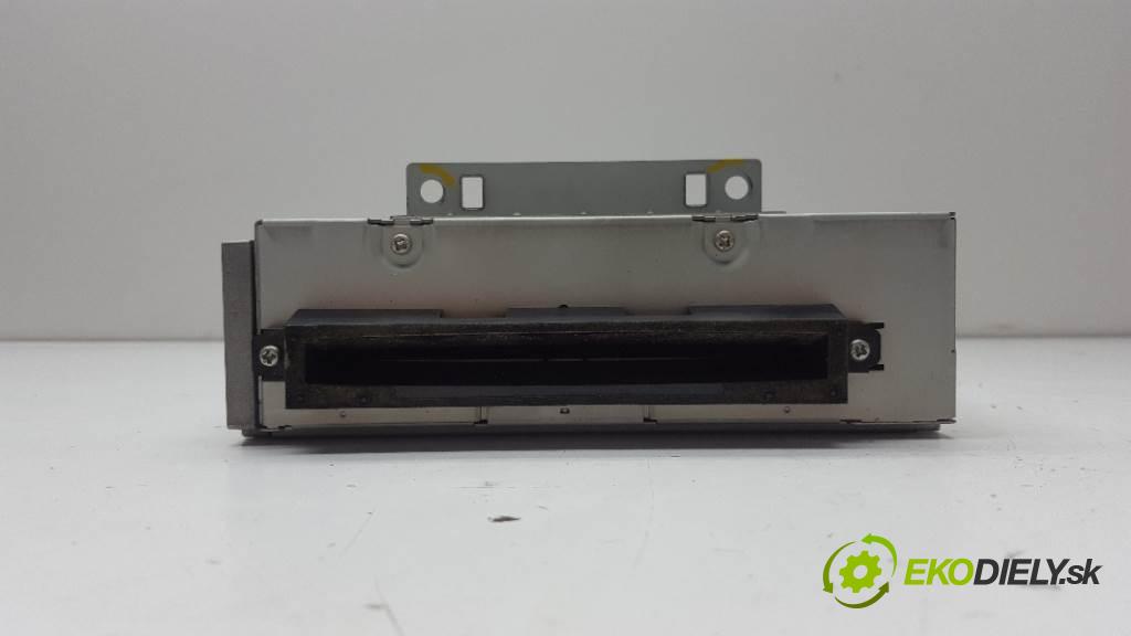 VOLVO V 50  2005 100kW    1997 RADIO 30752578 / 30679647 (Audio zariadenia)