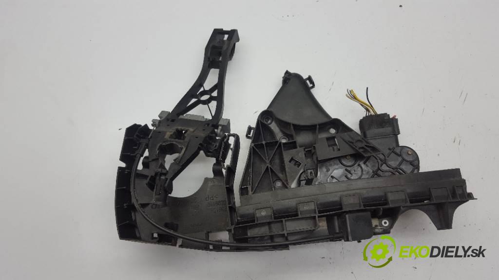 VOLVO V 50  2005 100kW    1997 zámok přední část pravý 30699110 6PIN