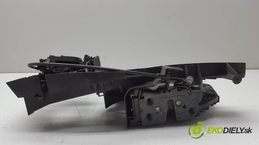 VOLVO V 50  2005 100kW    1997 zámok přední část pravý 30699110 6PIN