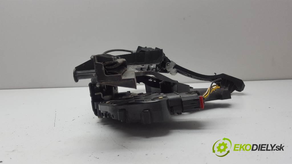VOLVO V 50  2005 100kW    1997 zámok přední část pravý 30699110 6PIN