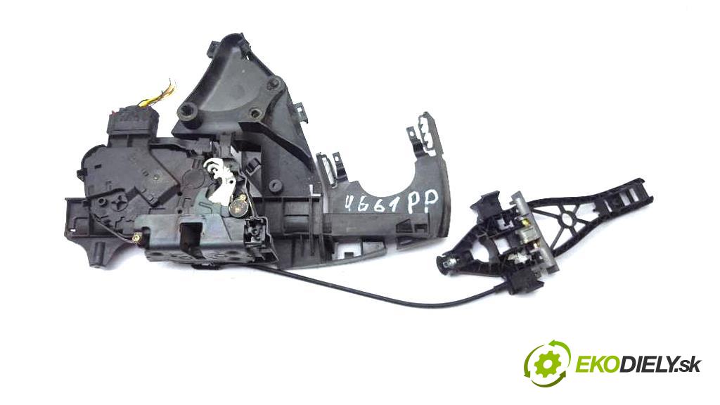 VOLVO V 50  2005 100kW    1997 zámok přední část pravý 30699110 6PIN