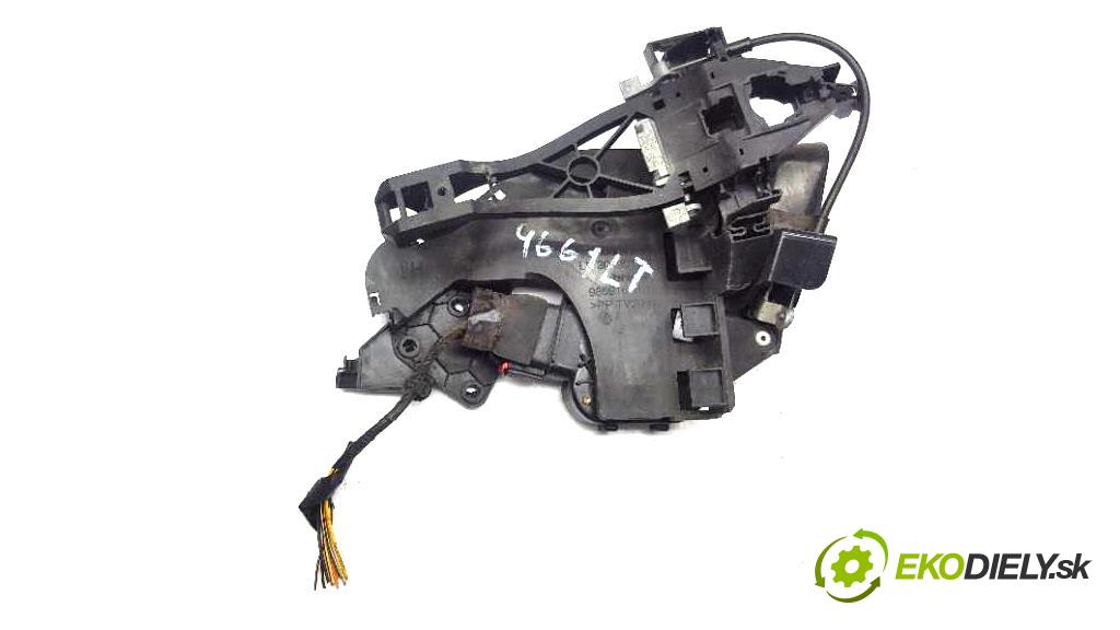 VOLVO V 50  2005 100kW    1997 zámok zadní část levý 30699111 8PIN