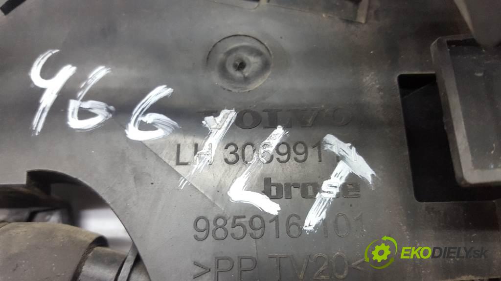 VOLVO V 50  2005 100kW    1997 zámok zadní část levý 30699111 8PIN