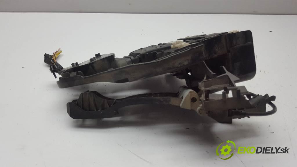 VOLVO V 50  2005 100kW    1997 zámok zadní část levý 30699111 8PIN