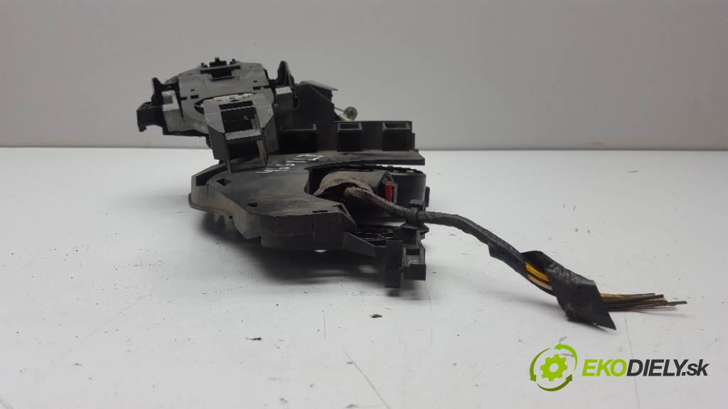 VOLVO V 50  2005 100kW    1997 zámok zadní část levý 30699111 8PIN