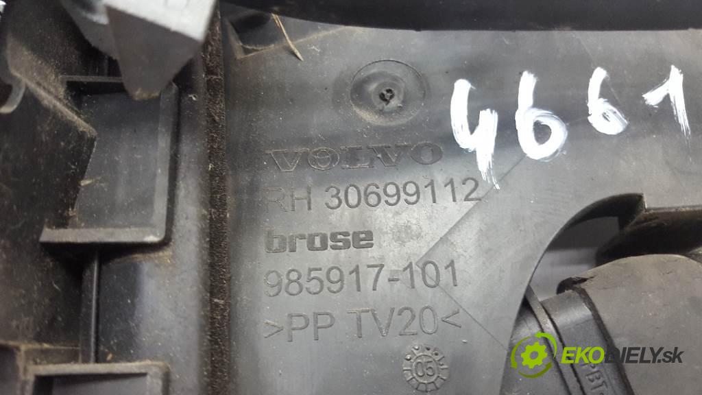 VOLVO V 50  2005 100kW    1997 zámok zadní část pravý 30699112 8PIN