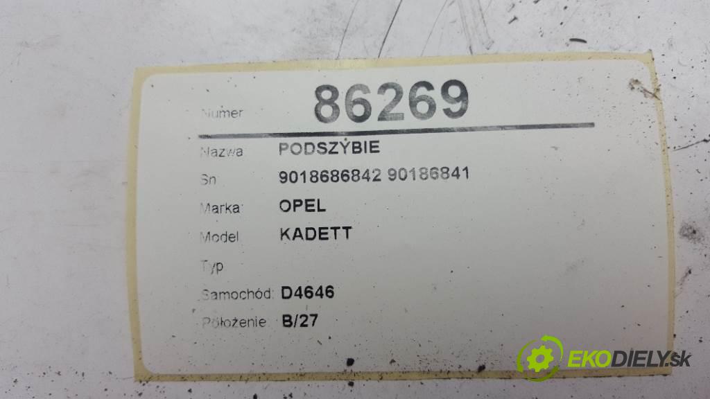 OPEL KADETT  1997    1598 Torpédo, plast pod čelné okno 9018686842 90186841 (Torpéda)
