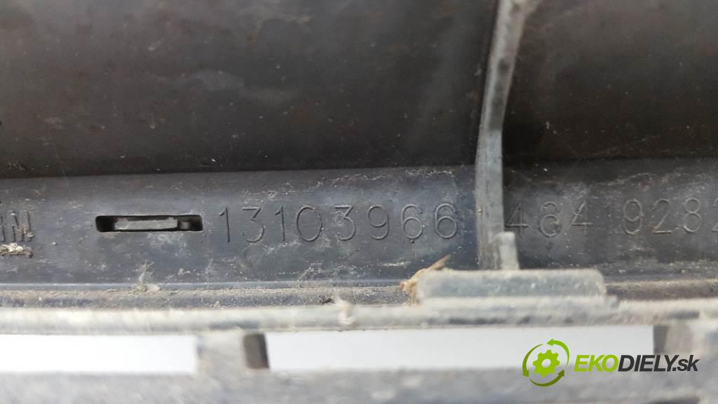 OPEL VECTRA C  1994 74kW   1598 mřížka maska 13103966 (Mřížky (masky) chladičů)