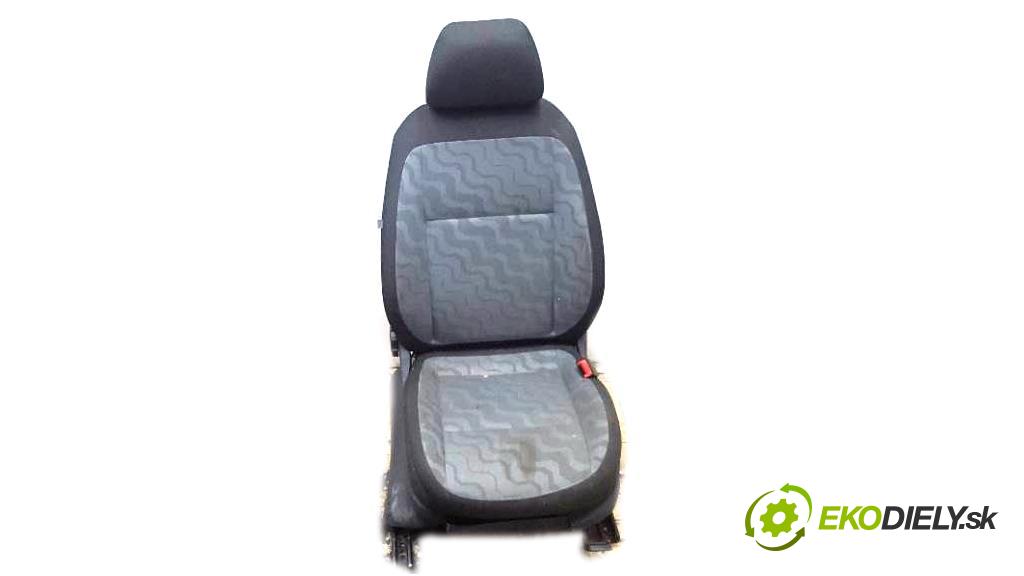 SKODA ROOMSTER  2008 77kW    1598 Sedadlo pravy  (Sedačky, sedadlá)