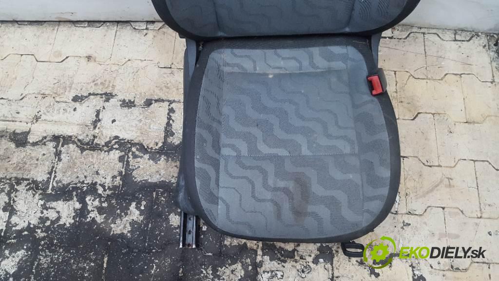 SKODA ROOMSTER  2008 77kW    1598 Sedadlo pravy  (Sedačky, sedadlá)