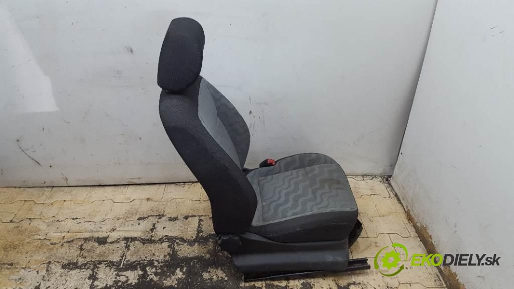 SKODA ROOMSTER  2008 77kW    1598 Sedadlo pravy  (Sedačky, sedadlá)