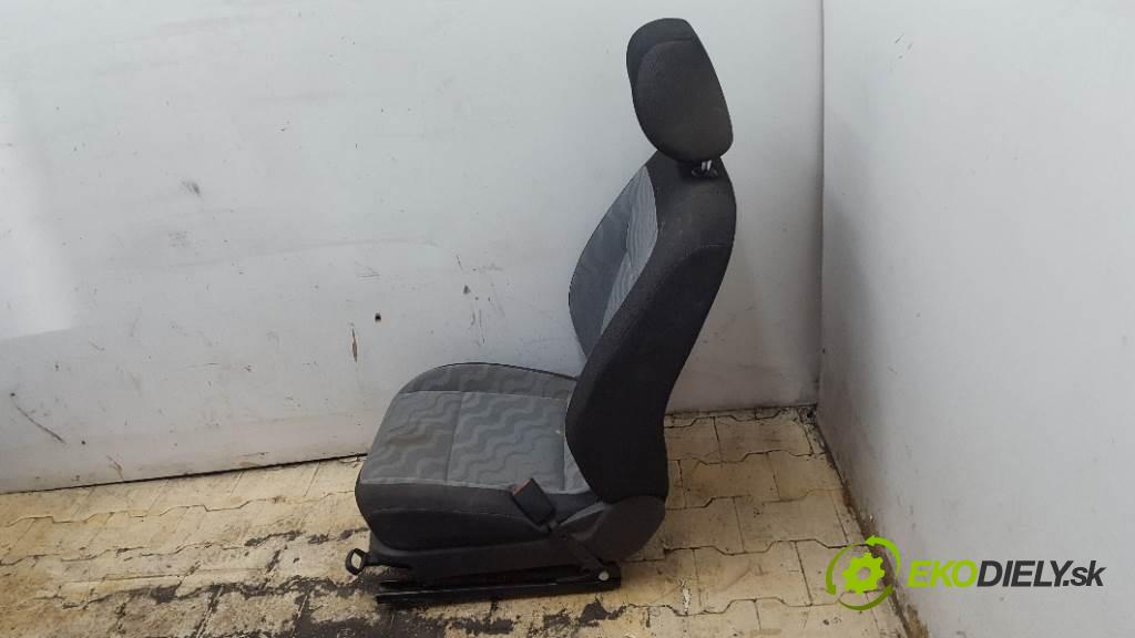 SKODA ROOMSTER  2008 77kW    1598 Sedadlo pravy  (Sedačky, sedadlá)