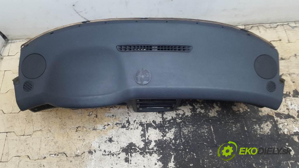 AUDI 80 B4  1993 66kW   1984 Palubná doska  (Palubné dosky)