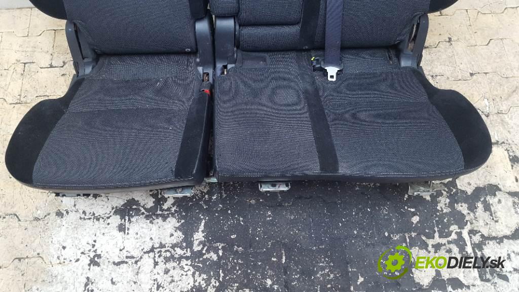 MITSUBISHI OUTLANDER II LIFT 2010 103kW II LIFT 1968 Sedadlo zad  (Sedačky, sedadlá)