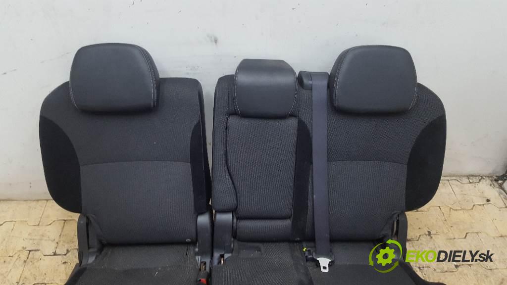 MITSUBISHI OUTLANDER II LIFT 2010 103kW II LIFT 1968 Sedadlo zad  (Sedačky, sedadlá)