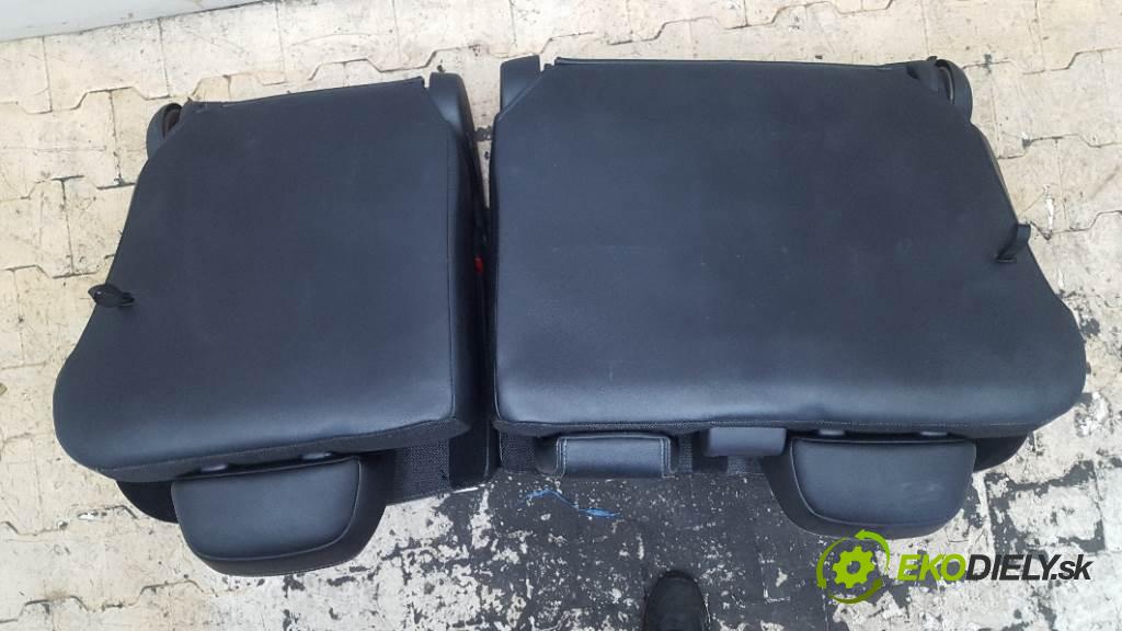 MITSUBISHI OUTLANDER II LIFT 2010 103kW II LIFT 1968 Sedadlo zad  (Sedačky, sedadlá)
