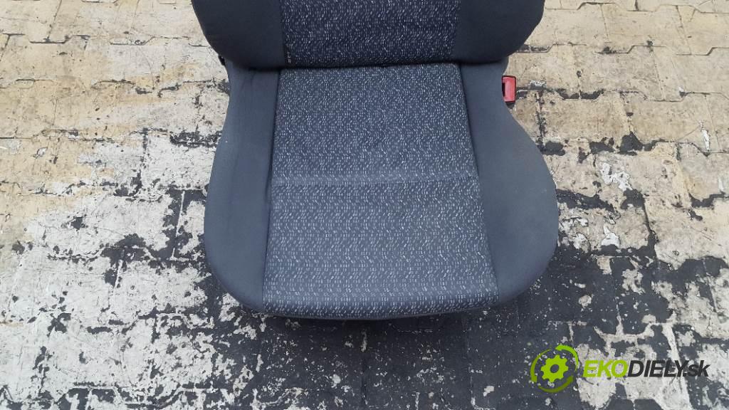 RENAULT MODUS   2005 48kW    1461 Sedadlo pravy  (Sedačky, sedadlá)