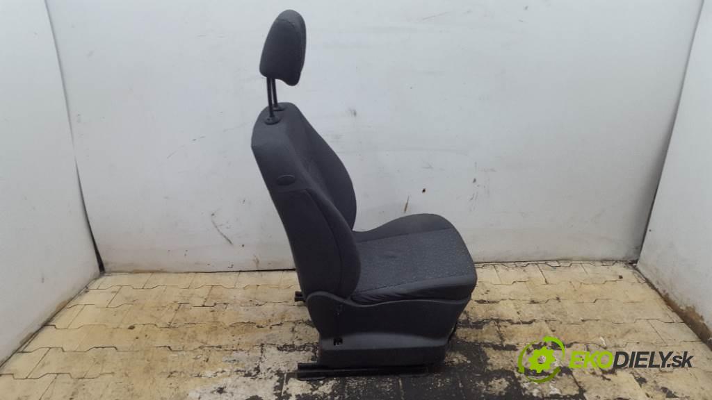 RENAULT MODUS   2005 48kW    1461 Sedadlo pravy  (Sedačky, sedadlá)