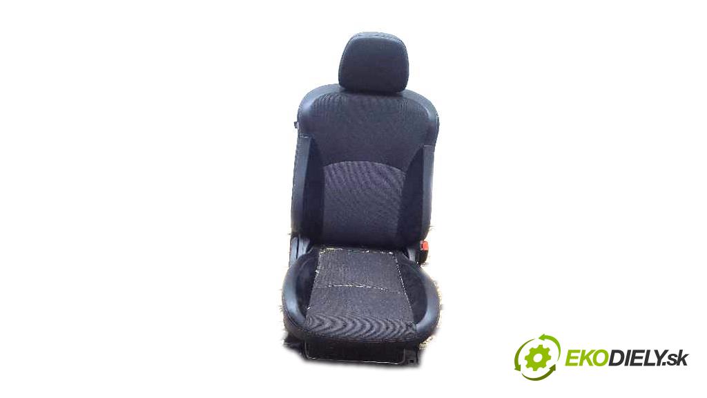 MITSUBISHI OUTLANDER II LIFT 2010 103kW II LIFT 1968 Sedadlo pravy  (Sedačky, sedadlá)