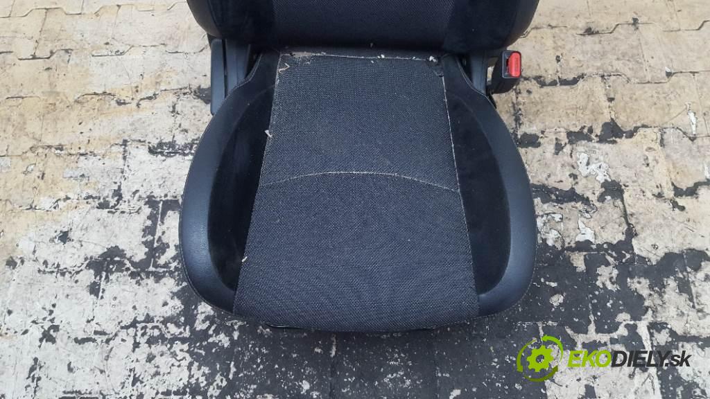 MITSUBISHI OUTLANDER II LIFT 2010 103kW II LIFT 1968 Sedadlo pravy  (Sedačky, sedadlá)