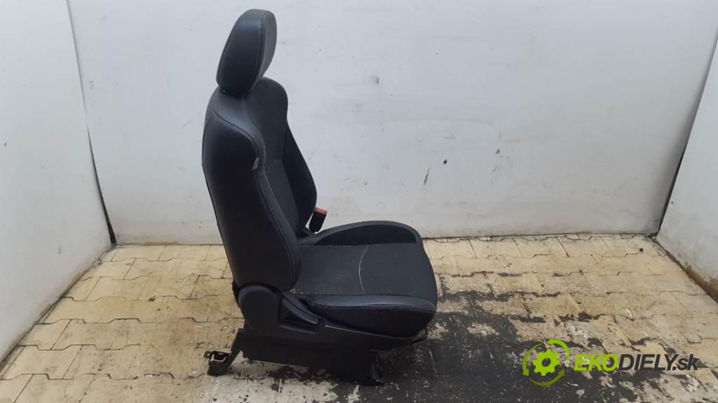 MITSUBISHI OUTLANDER II LIFT 2010 103kW II LIFT 1968 Sedadlo pravy  (Sedačky, sedadlá)