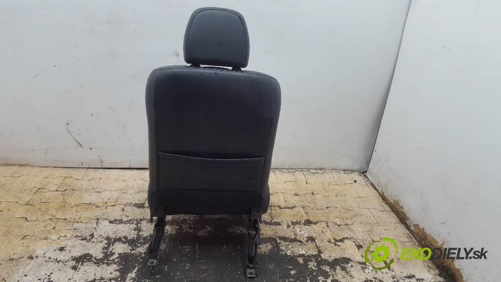 MITSUBISHI OUTLANDER II LIFT 2010 103kW II LIFT 1968 Sedadlo pravy  (Sedačky, sedadlá)