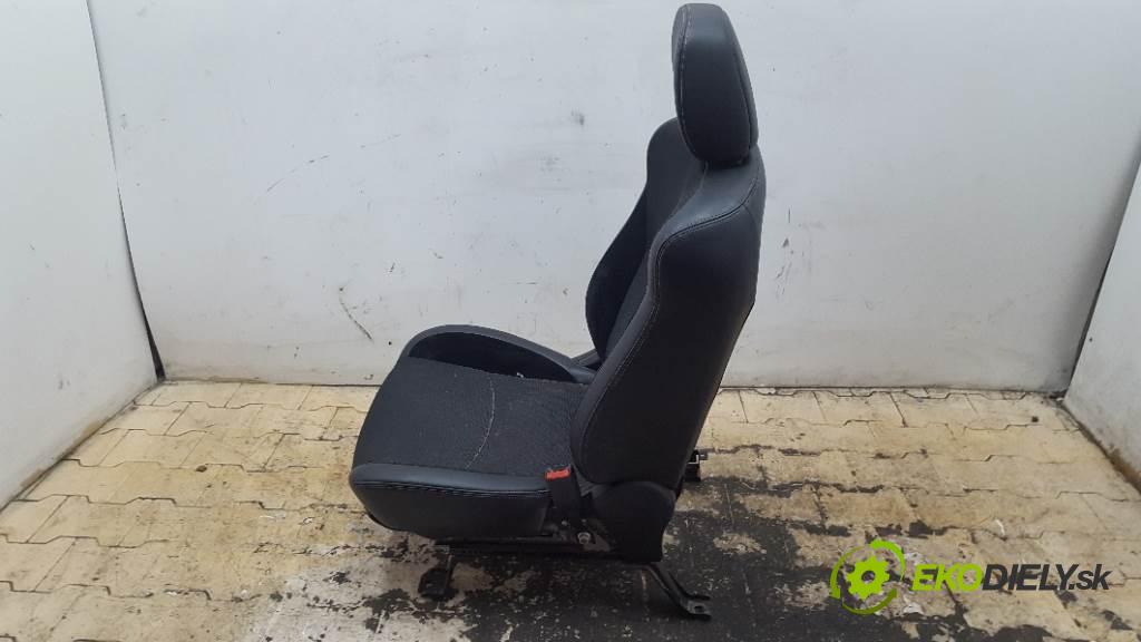MITSUBISHI OUTLANDER II LIFT 2010 103kW II LIFT 1968 Sedadlo pravy  (Sedačky, sedadlá)