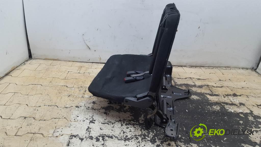 MITSUBISHI OUTLANDER II LIFT 2010 103kW II LIFT 1968 Sedadlo zad  3 RZĄD (Sedačky, sedadlá)