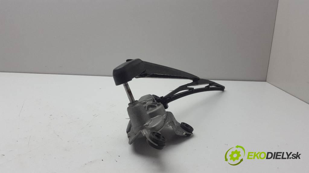 MAZDA 6 GH 2009 108kW GH 1999 Motorček stieračov zad GS2A67450 4PIN (Ostatné)