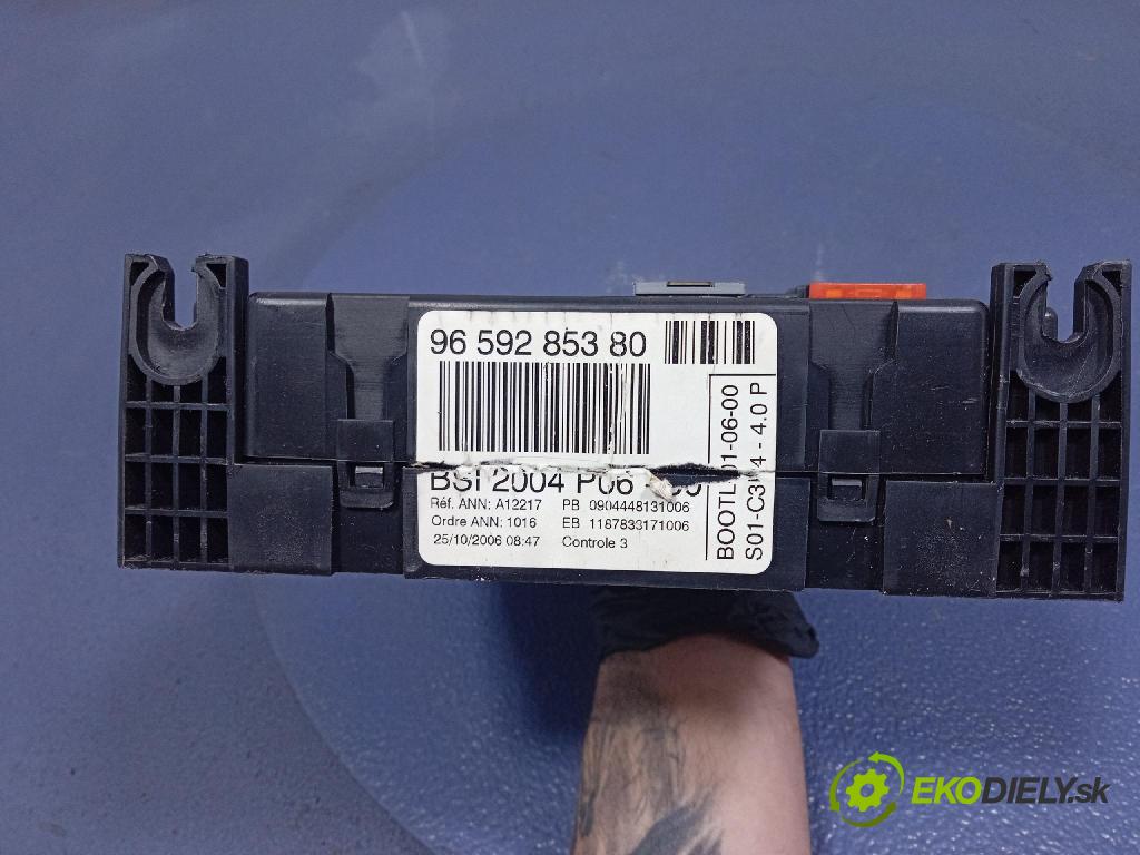 Peugeot 207 2006 skrinka Poistky: 9659285380