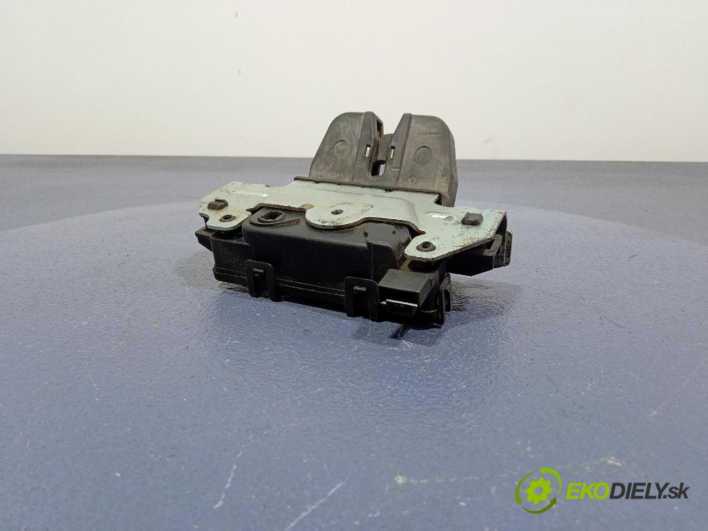Opel Astra 2005 zámek Klapky: kufr 13117285