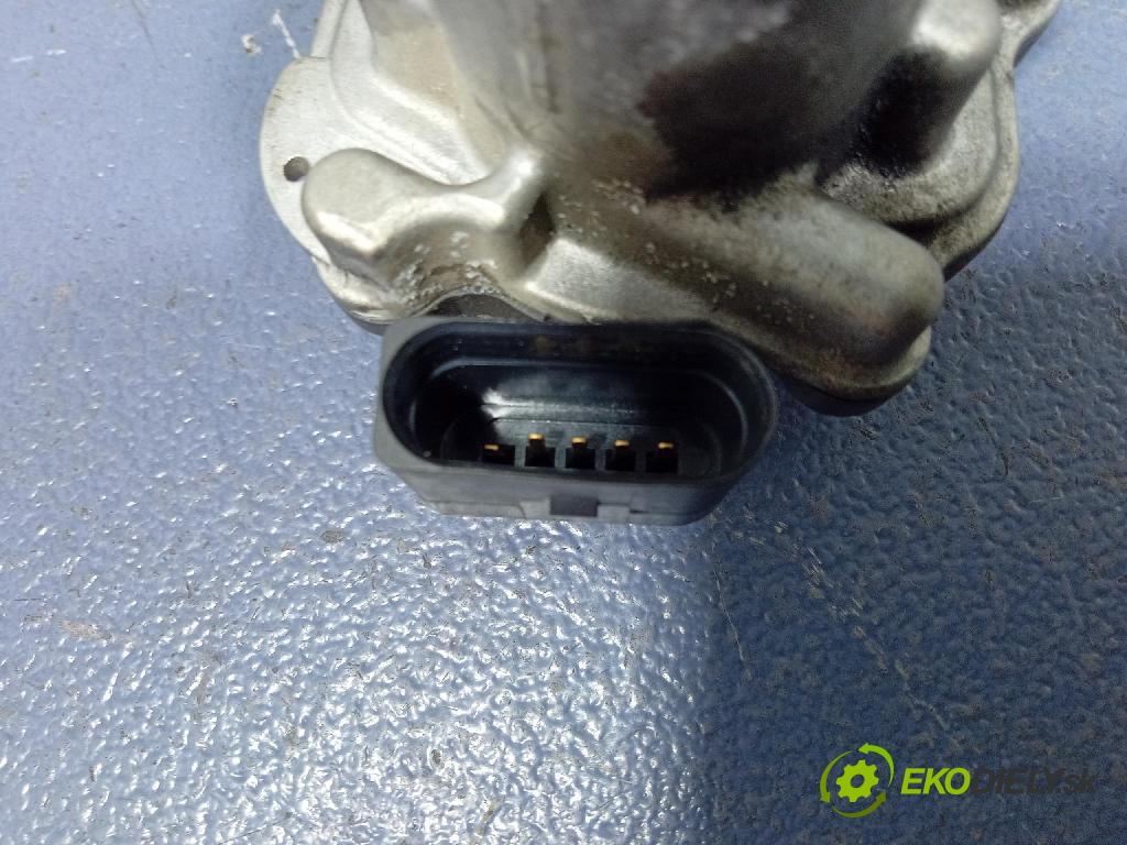 Audi A6 2021 klapka 05L128063E