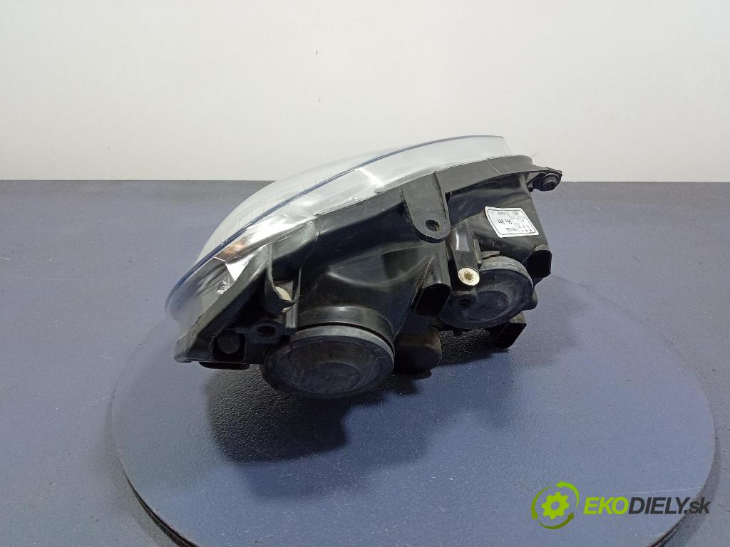 Volkswagen Polo 2005 Reflektor: Vľavo: 20-A730L