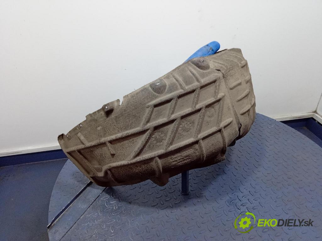 Audi A6 2021 Blatník: plastický: zad