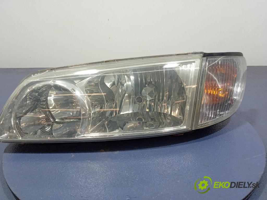 Hyundai H-1 2003 Reflektor: Vľavo: 92101-4A5XX