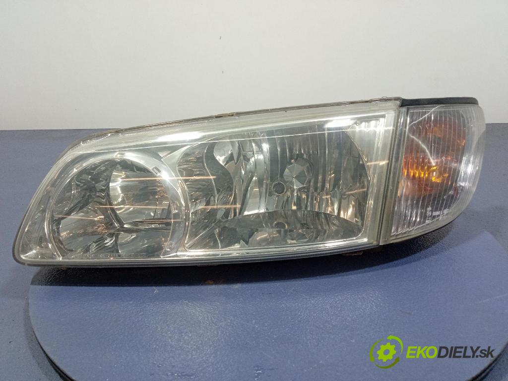 Hyundai H-1 2003 Reflektor: Vľavo: 92101-4A5XX