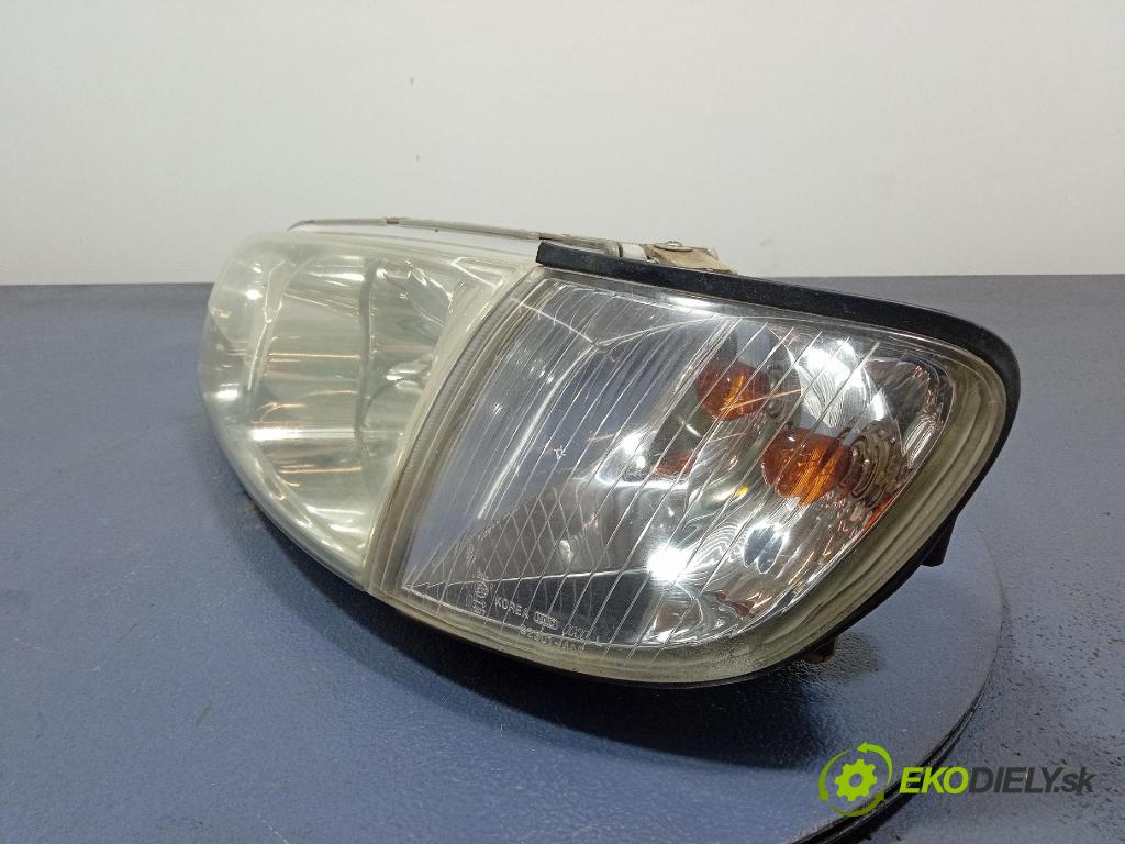 Hyundai H-1 2003 Reflektor: Vľavo: 92101-4A5XX