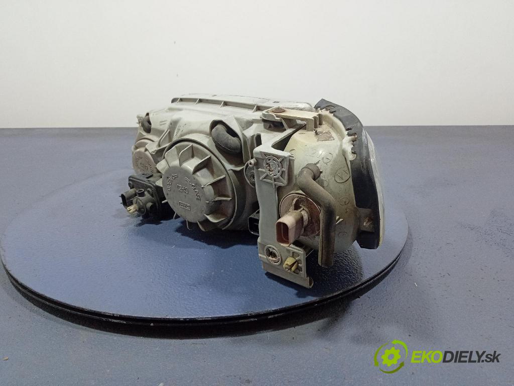 Hyundai H-1 2003 Reflektor: v pravo: 92102-4A5XX