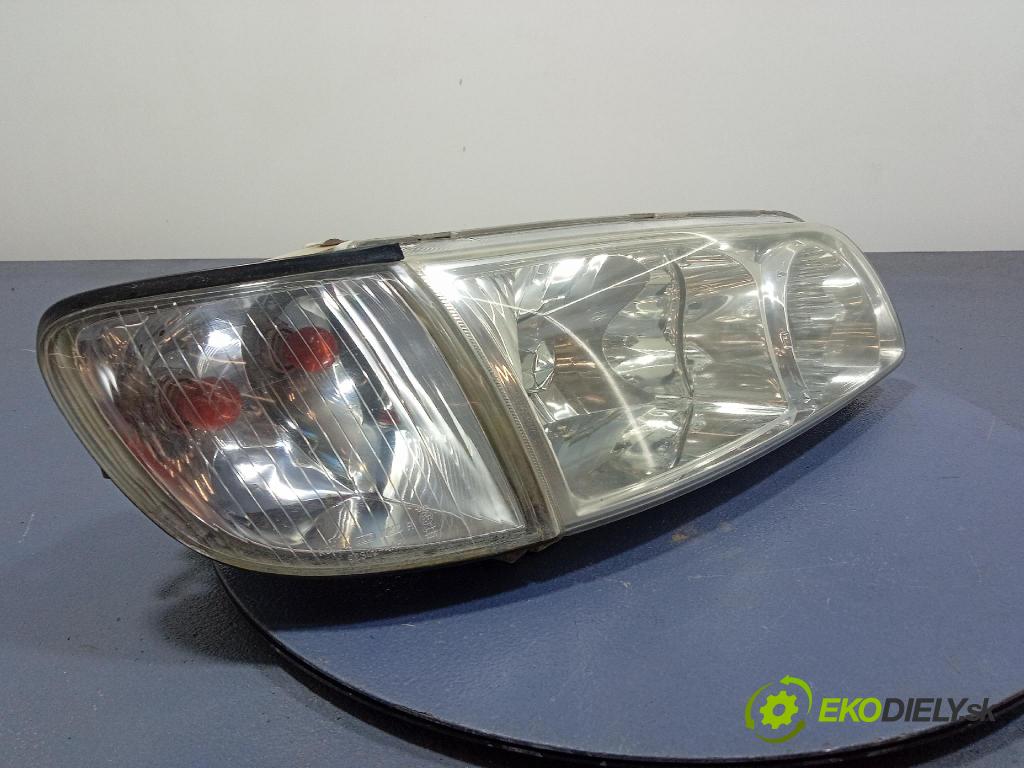 Hyundai H-1 2003 Reflektor: v pravo: 92102-4A5XX