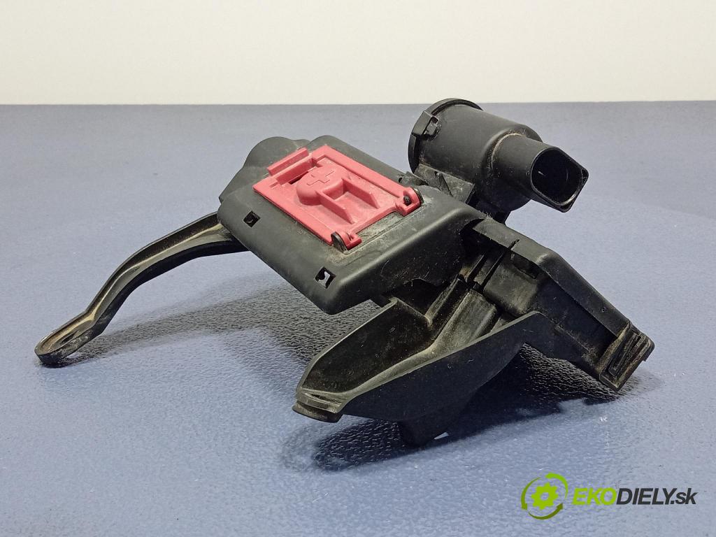 Audi A6 2021 instalace Elektrický: 4K0941823E