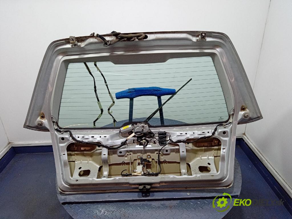 Vw Golf 2002 zadna dveře kufra: kufra: 