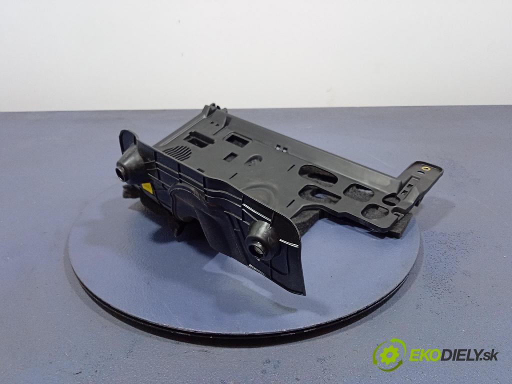 Audi A6 2021 kryt Plast: Interiéry: 4K1863083