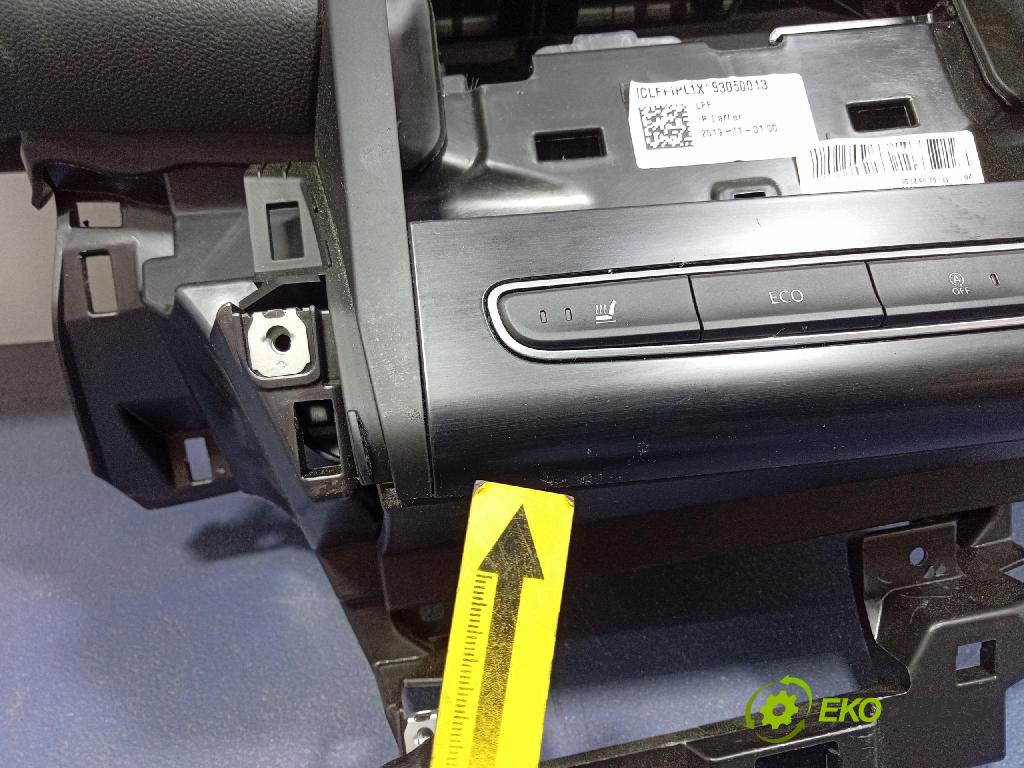 Renault Megane 2019 kokpit,pristrojová doska 681008393R