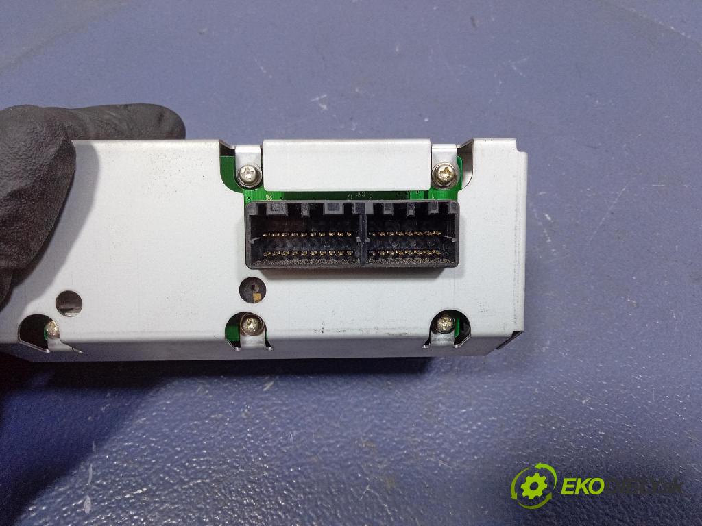 Mitsubishi Carisma 2000 displej Radio / GPS MR512889